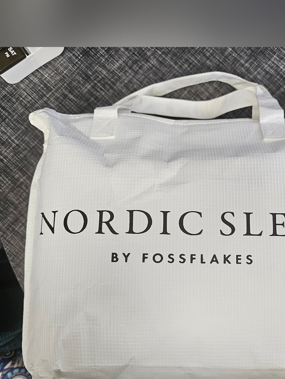 NIB FOSSFLAKES Nordicsleep Travel Pillow Plane Train Hotel Pillow Carry Bag
